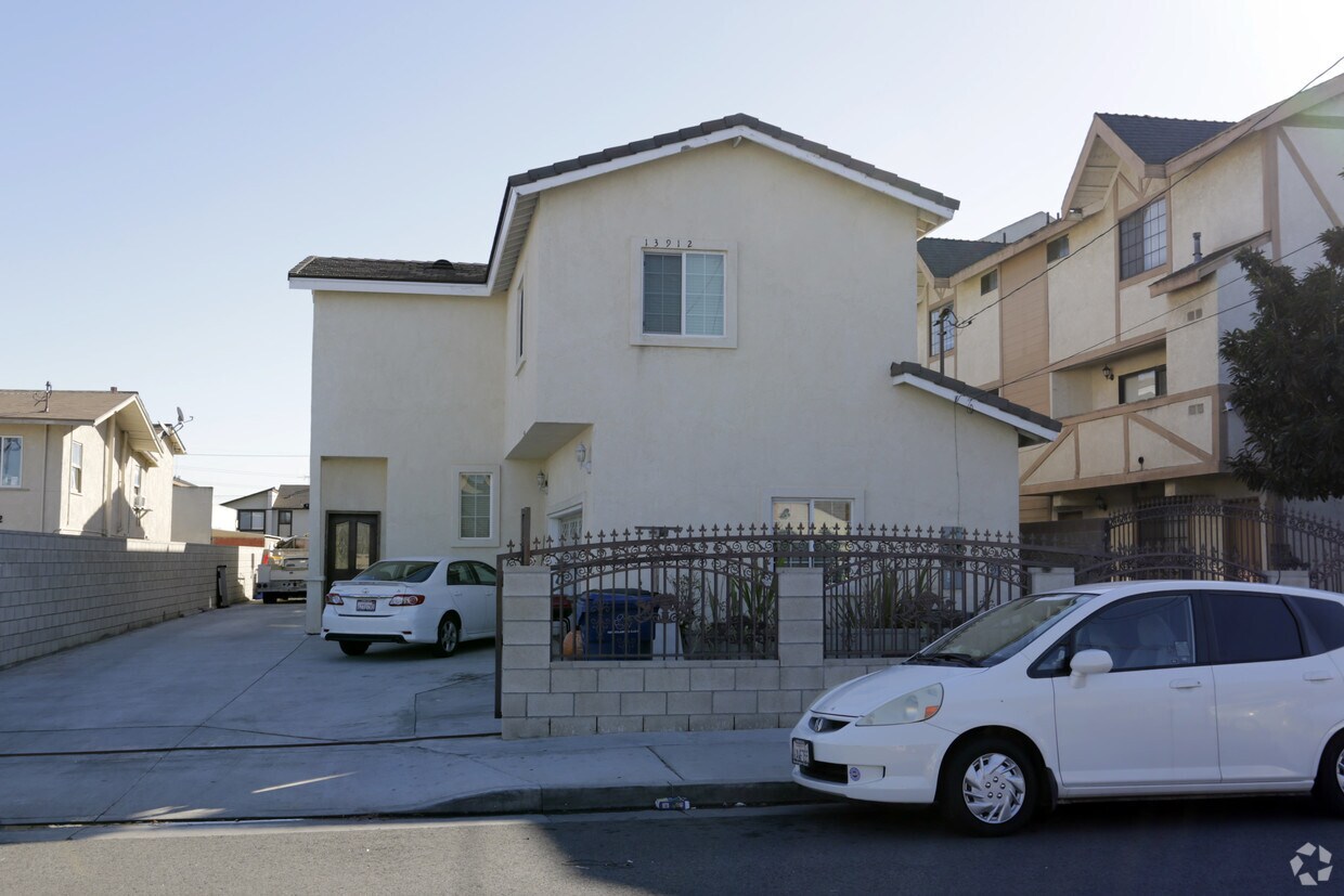 Foto del edificio - 13912 Cedar St