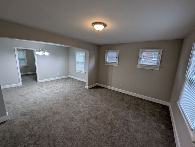 Foto del edificio - Take Aim at Fletcher - $1000 Security Deposit & 1/2 Off Your First Month!