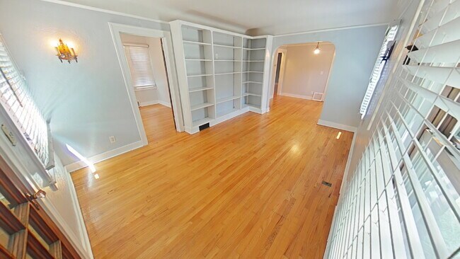 Building Photo - "3-Bed Home with Gleaming Hardwood Floors ...