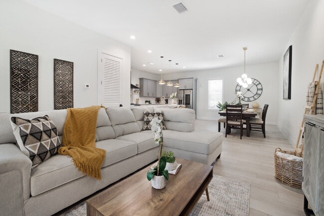 Building Photo - Beautiful Townhouse in Seminole Heights