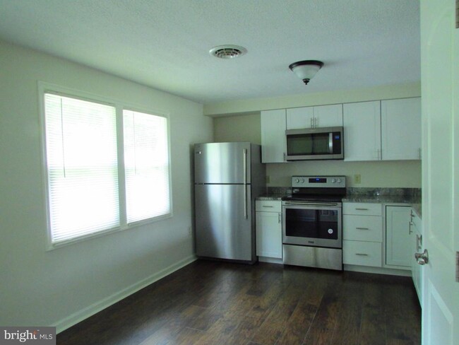 Foto del edificio - 17555 Davis Rd