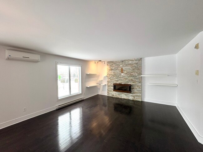 Photo du bâtiment - 8000 Rue De Londres