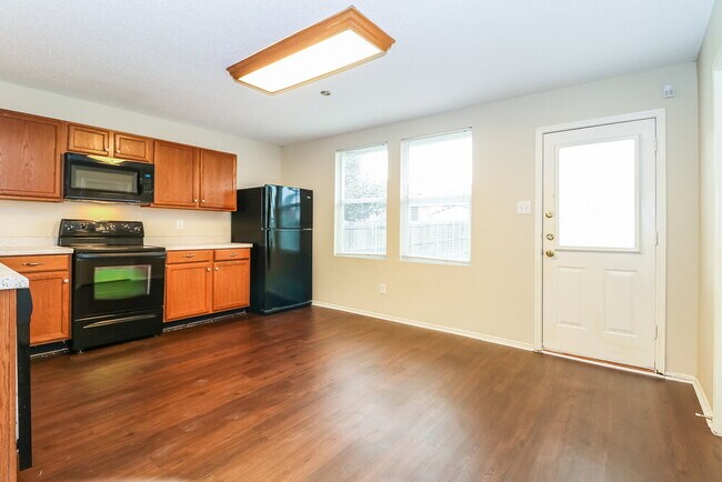 Foto del edificio - 3520 Clydesdale Dr