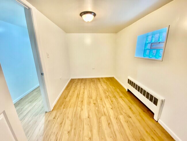 Building Photo - 2619 N Mobile Ave