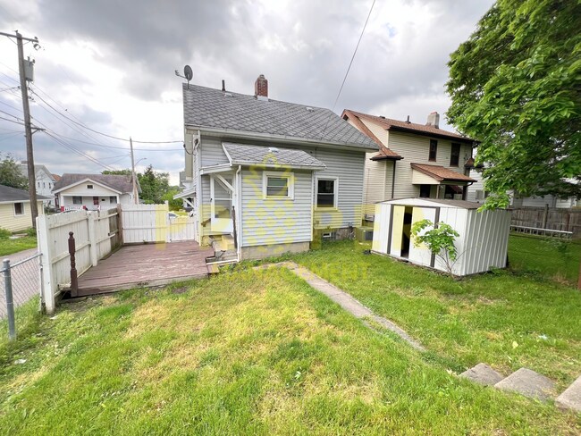 Foto del edificio - 2 bedrooms 1 bathroom house