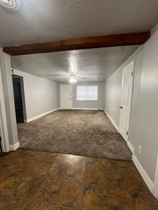 Building Photo - 133 900 N
