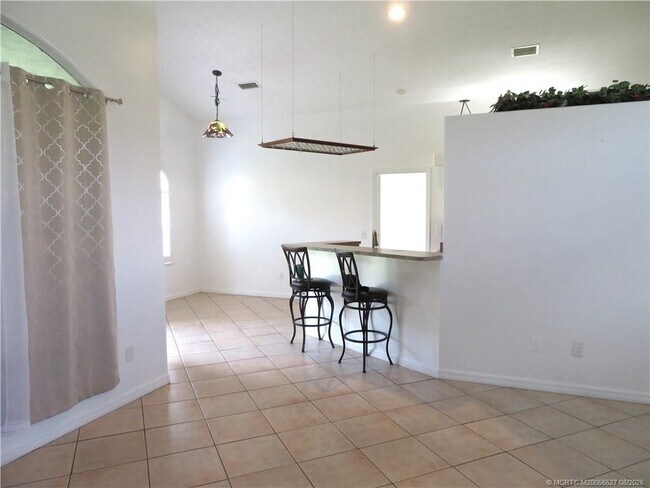 Foto del edificio - 1102 SW Coleman Ave