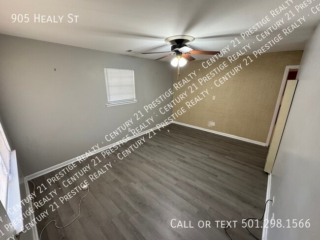 Building Photo - 905 Healy St