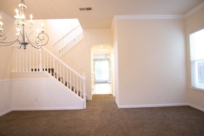 Building Photo - Charming 4-bedroom, 2.5-bathroom home