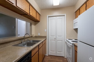 1BR, 1BA - 662 SF - EPERNAY APARTMENTS