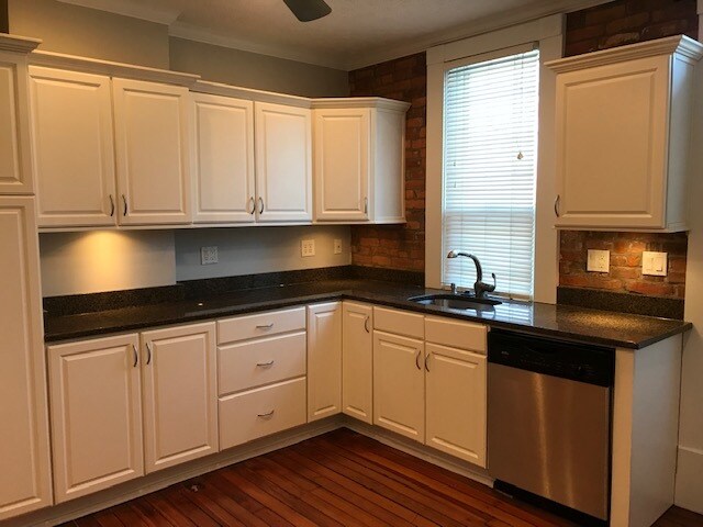 Kitchen - 366 Jackson St