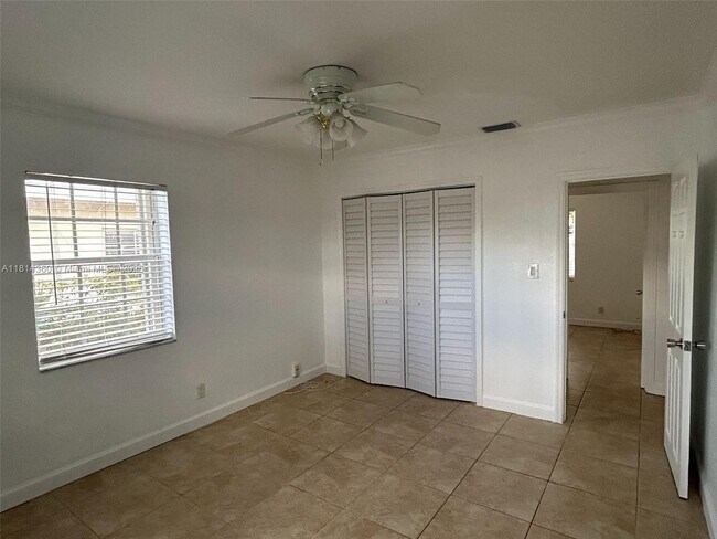 Building Photo - 8840 SW 38th St