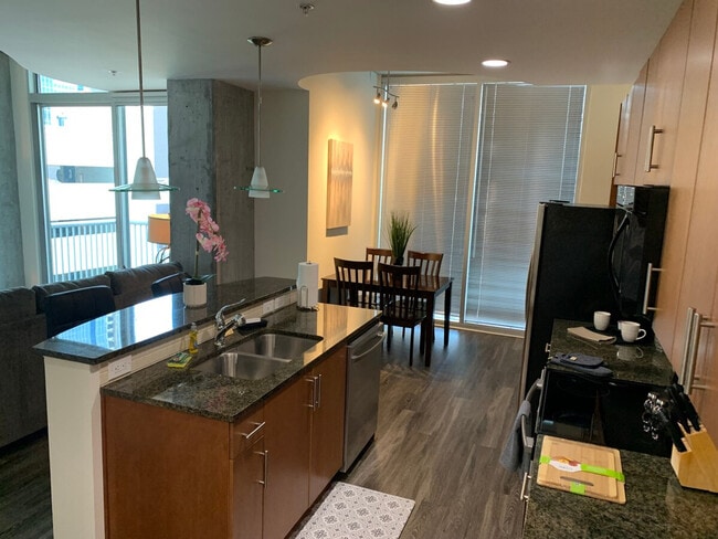 Foto del edificio - 475 S Church St