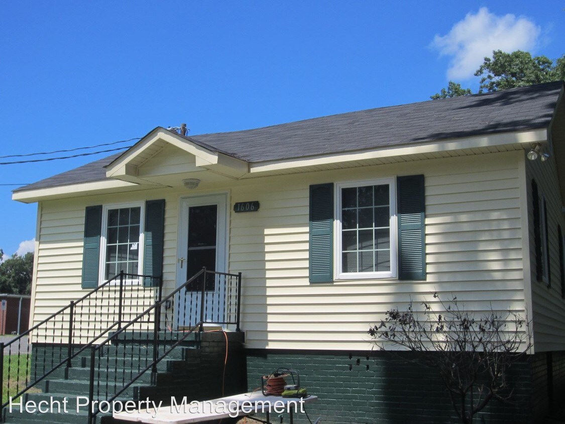 Primary Photo - 1606 W Davidson Ave