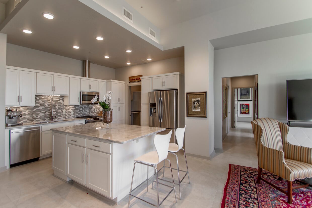 Primary Photo - 221 W 2nd St