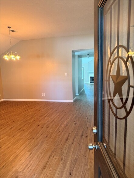 Foto del edificio - 4817 Falcon Forest Dr