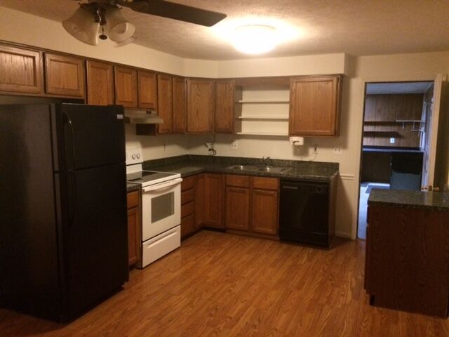 Building Photo - 1415 Cedar Dr