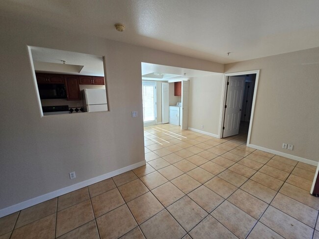 Building Photo - Charming 2BD/2BA Ground-Floor Apartment in...