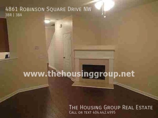 Building Photo - Ready Now!!  End unit townhome in quiet co...