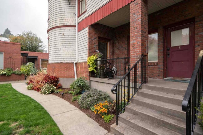Building Photo - 2233 NW Flanders St