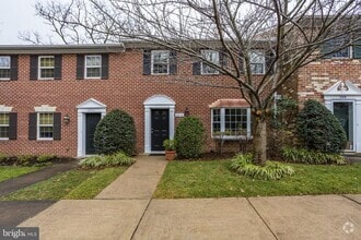 Building Photo - 2313 McGregor Ct