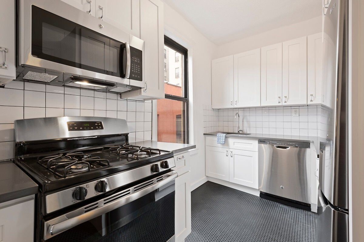 Foto principal - 234 E 166th St