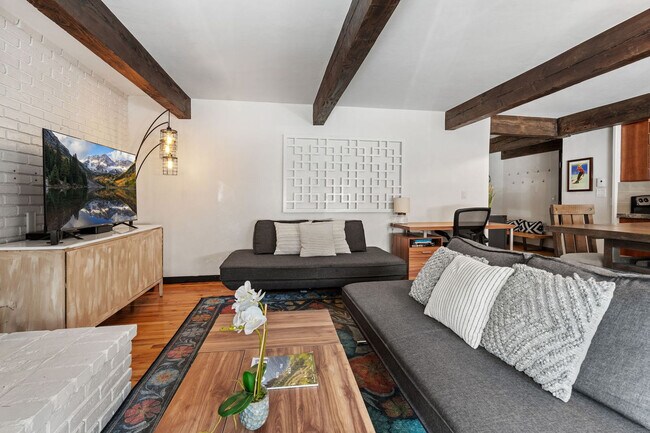 Foto del edificio - 1039 E Cooper Ave