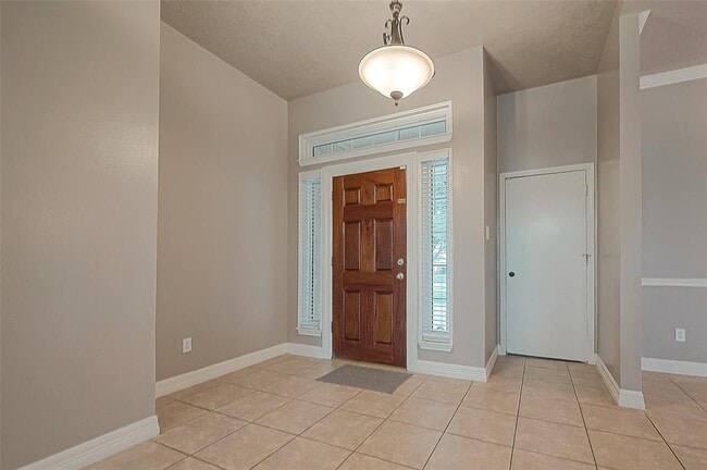 Building Photo - 3118 Watercastle Ct