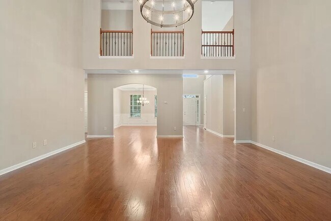 Building Photo - 8015 Splendor Way