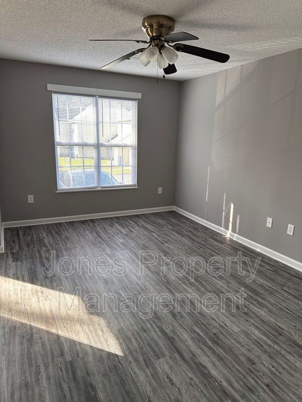 Building Photo - 138 Aaron Pl