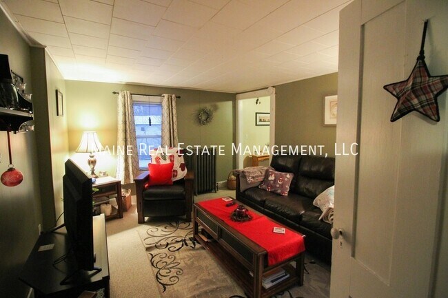 Building Photo - 48 Elm St