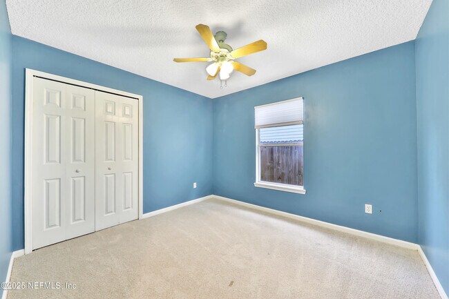 Foto del edificio - 2462 Creekfront Dr