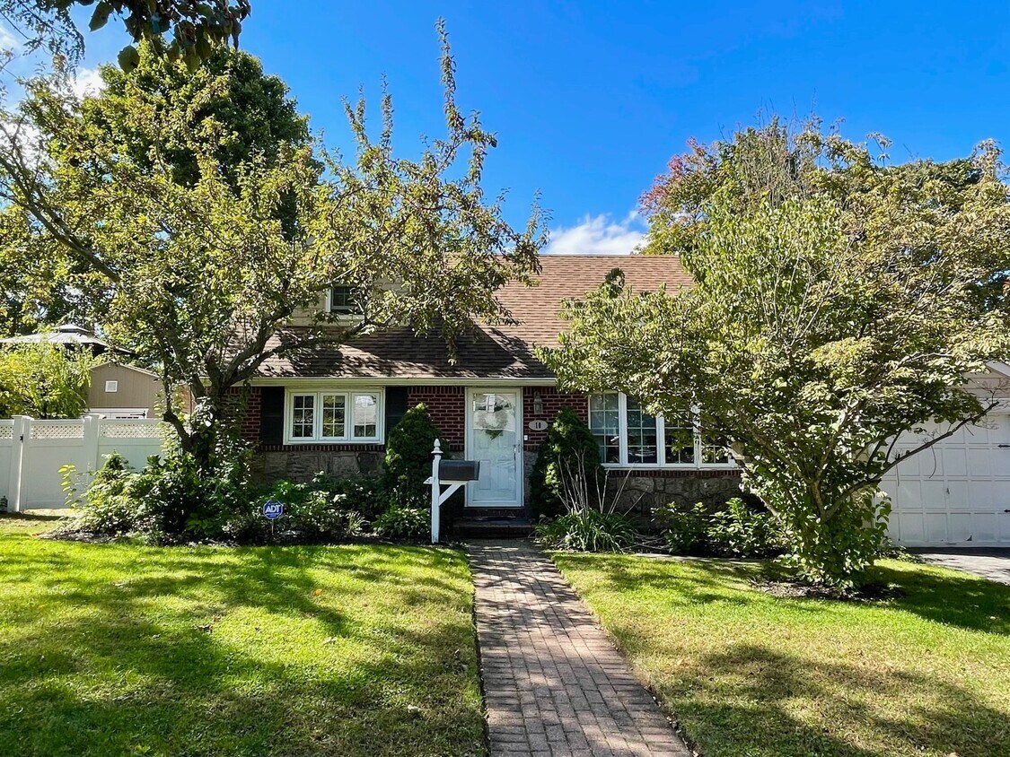 Primary Photo - 10 Langdon Rd