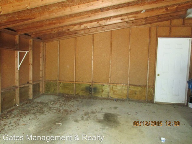 Building Photo - 212 Red Oak Ave