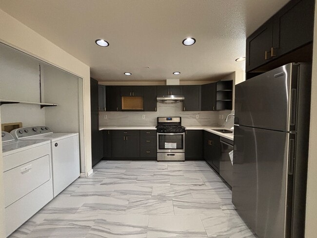 Building Photo - Spacious 3BR/2BA Gated Condo in Crocker Amazon – Private Patio & 2-Car Parking!