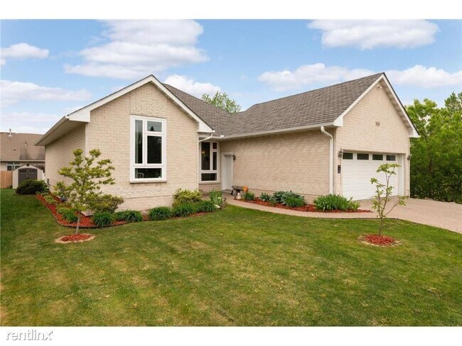Building Photo - 4 br, 3 bath House - 2083 Division Street N