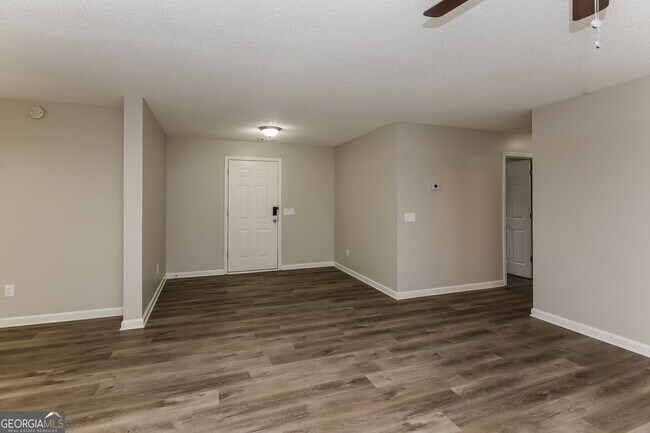 Building Photo - 2535 Valient Dr