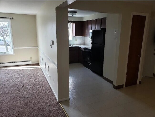 Foto del edificio - 320 Meadow Dr