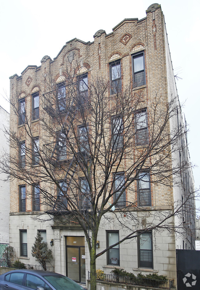 Foto del edificio - Landau Apartments