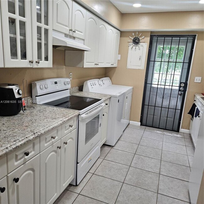 Foto del edificio - 3571 NW 95th Terrace