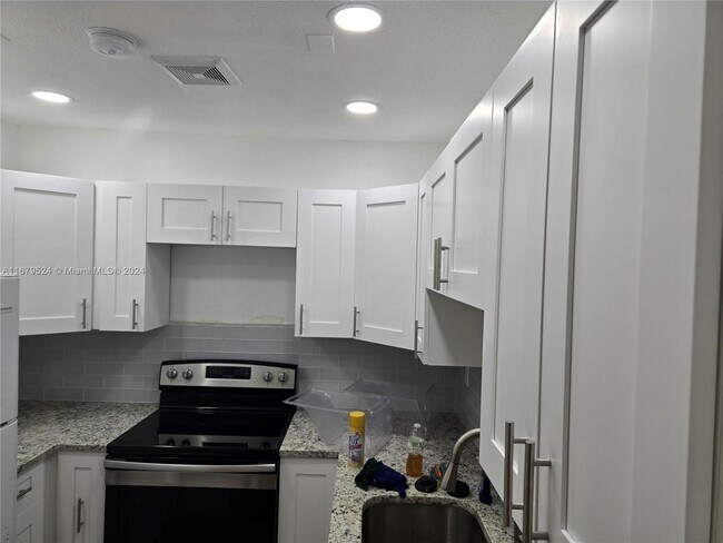 Foto del edificio - 2971 NW 195th St