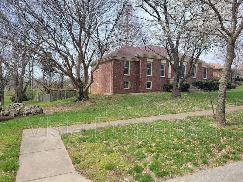 Primary Photo - 100 Willow Stone Way
