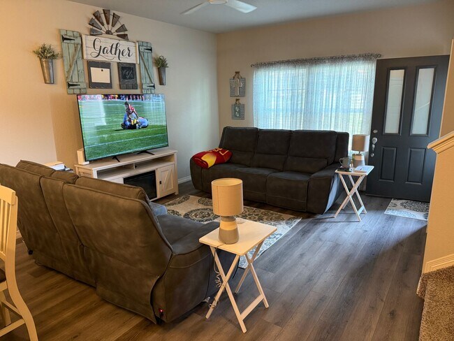 Foto del edificio - Adorable Furnished or Unfurnished 3 Bedroo...