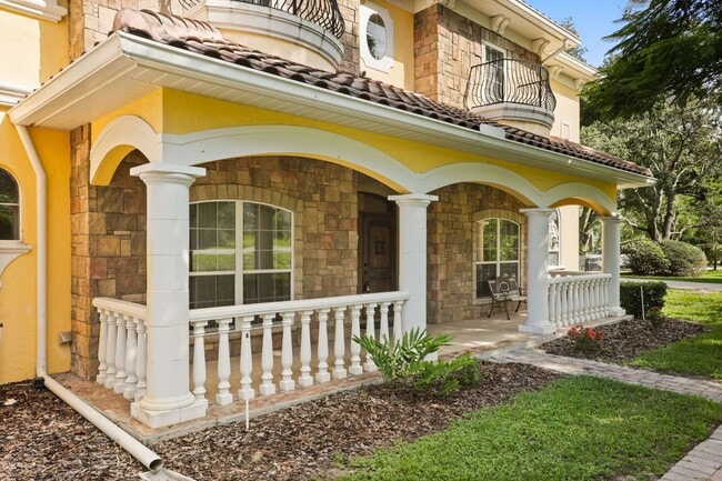 Building Photo - 5554 Palm Lake Cir