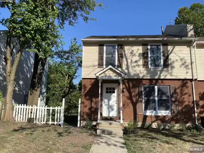 Building Photo - 20 Dandridge Dr