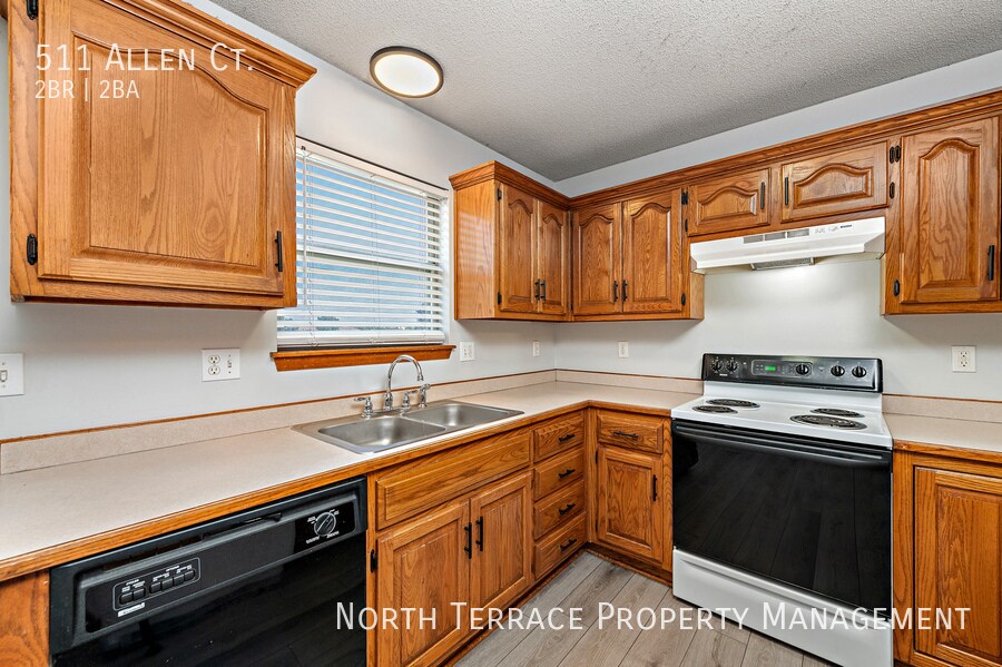 Foto principal - ?? Upgraded Townhouse w/ Garage & Huge Yar...