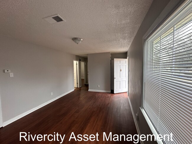 Photo - 1696 Russwood Rd House