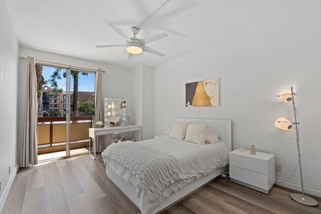 Foto del edificio - 321 S San Vicente Blvd