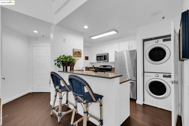 Foto del edificio - 180 Caldecott Ln