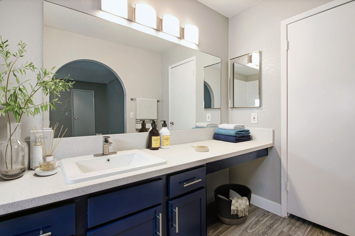 Fifty-Seven 95 Flamingo Apartments - 5795 W Flamingo Rd Las